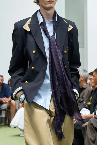 Look 14